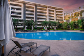 Luxurious Family 5BR Pool View Near Airport!